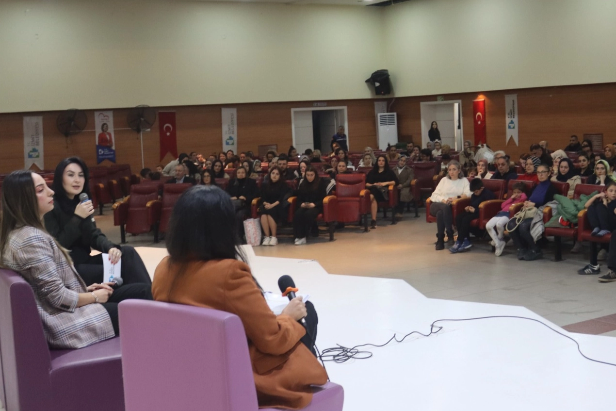 İzmit’ten dijital dünyada sağlıklı çocuk büyütme paneli