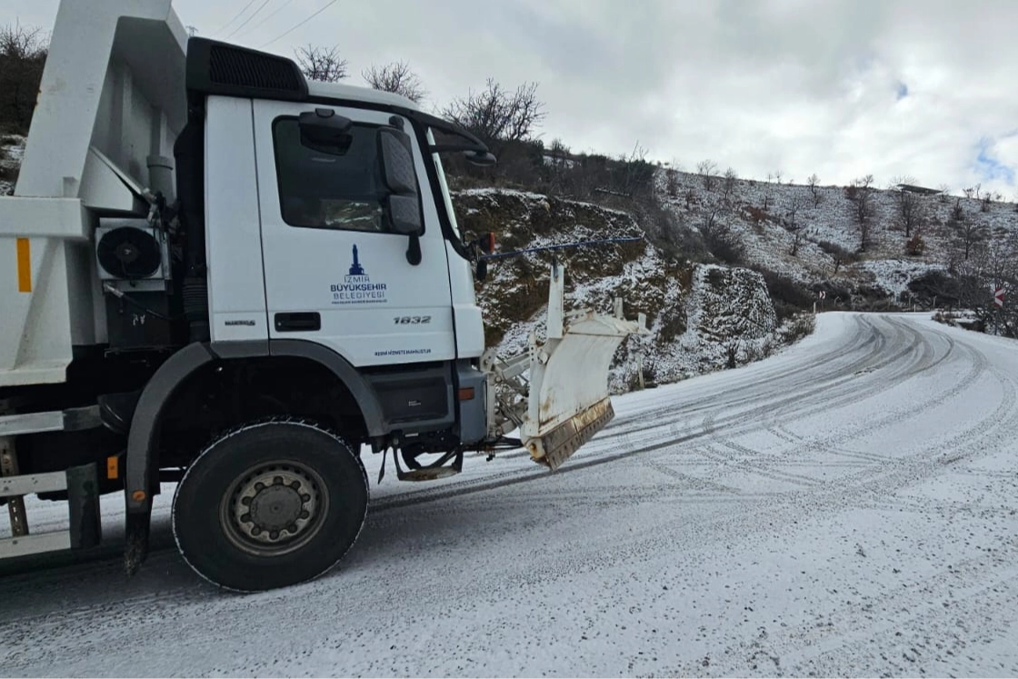 İzmir’de kar savaşçıları yollarda