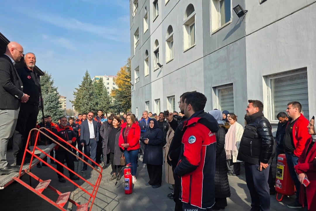Kayseri Kocasinan’da personele acil durum tahliye ve yangın tatbikatı
