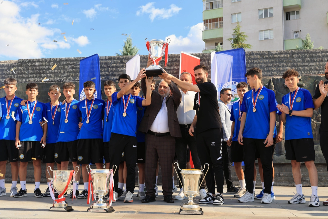 Kayseri Talas’ta Sporcu Fabrikası’ndan 2 yeni oyuncu