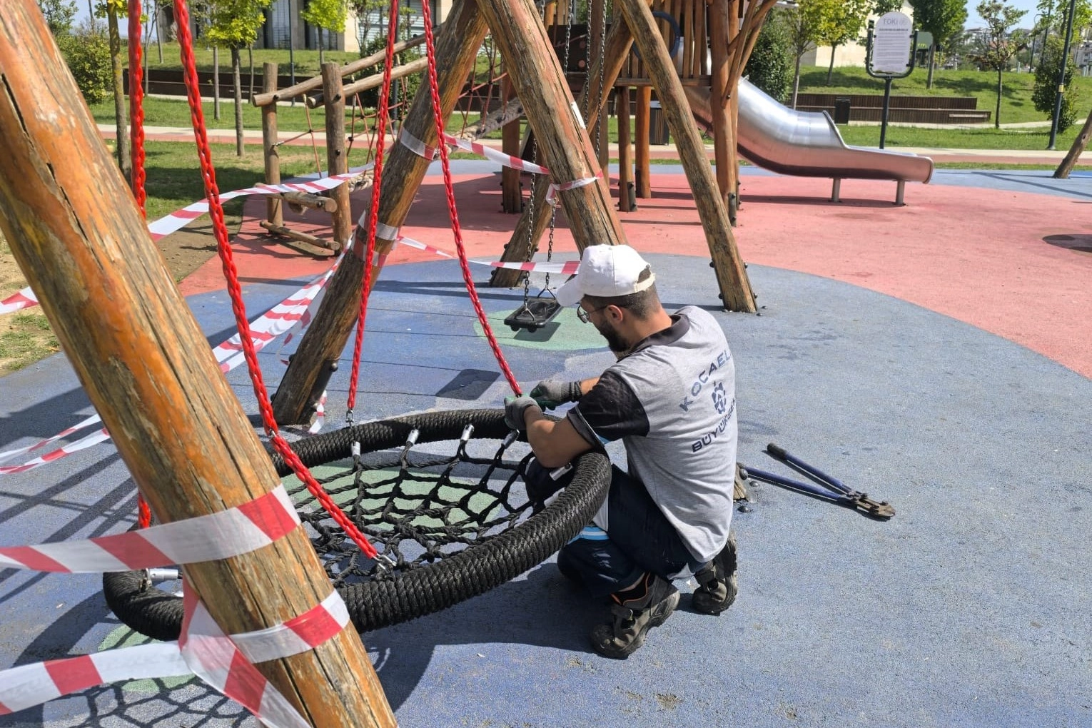 Kocaeli Büyükşehir’den oyun gruplarına bakım