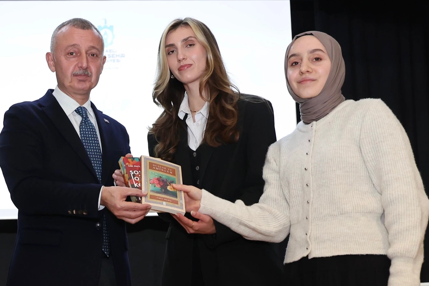 Kocaeli’de Başkan Büyükakın geleceğin lider adaylarıyla buluştu