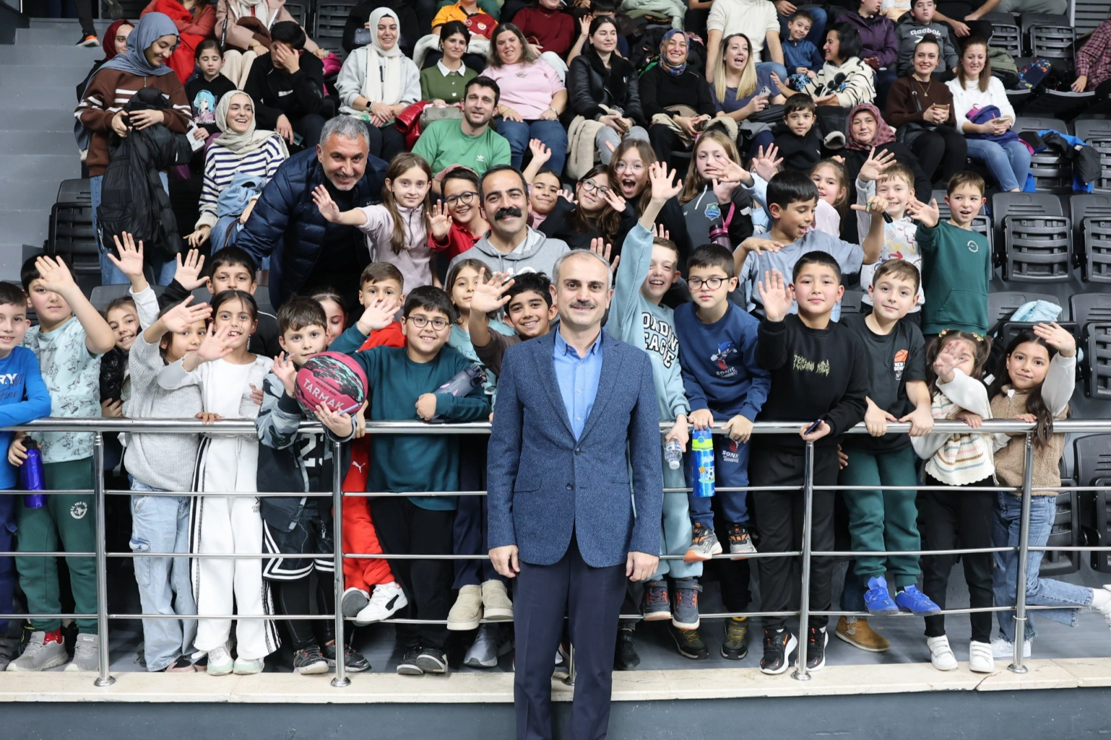 Kocaeli’de Başkan Çiftçi basketbolsever miniklerle buluştu