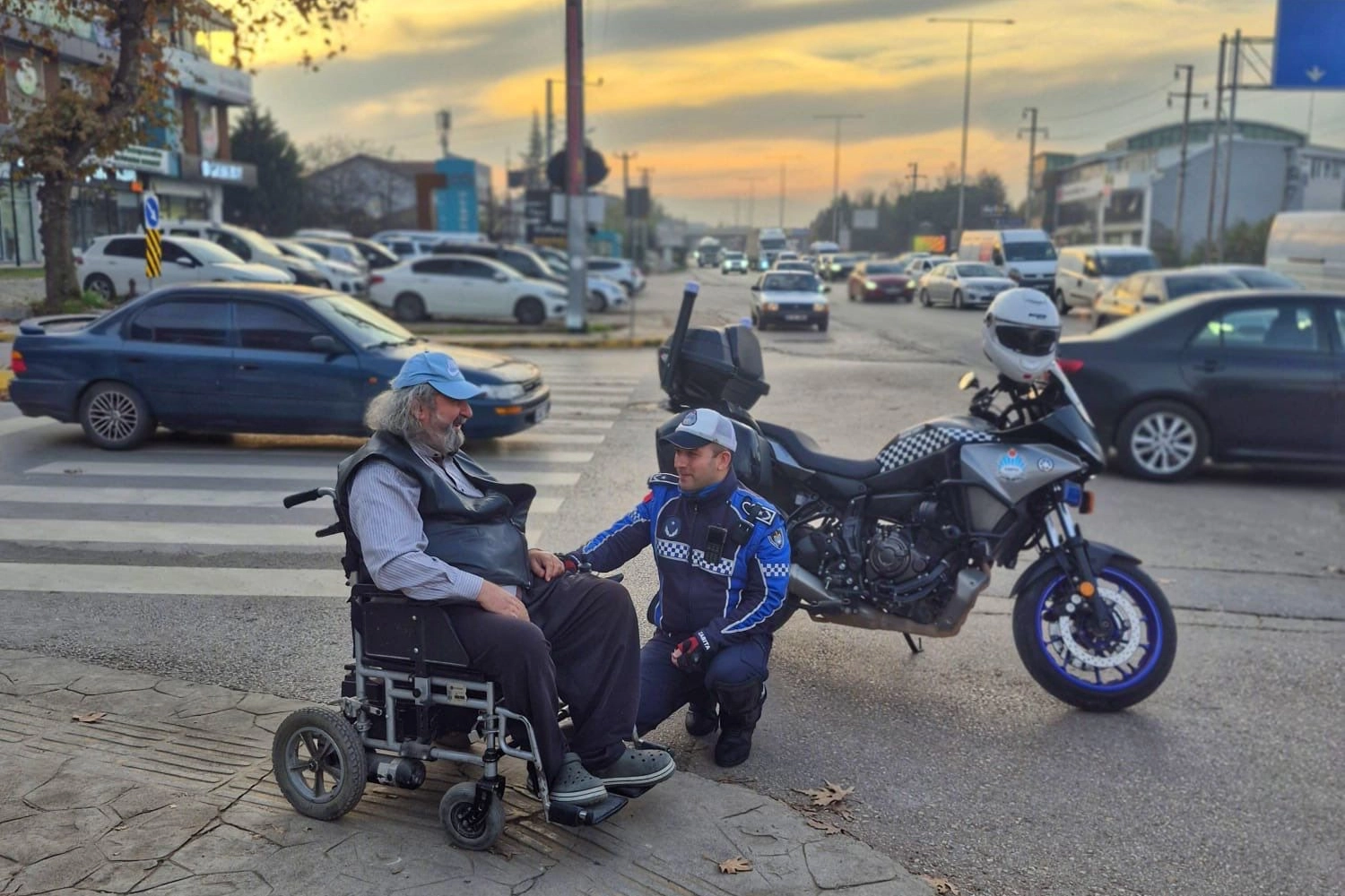 Kocaeli Zabıtası’ndan gönüllere dokunan hareket
