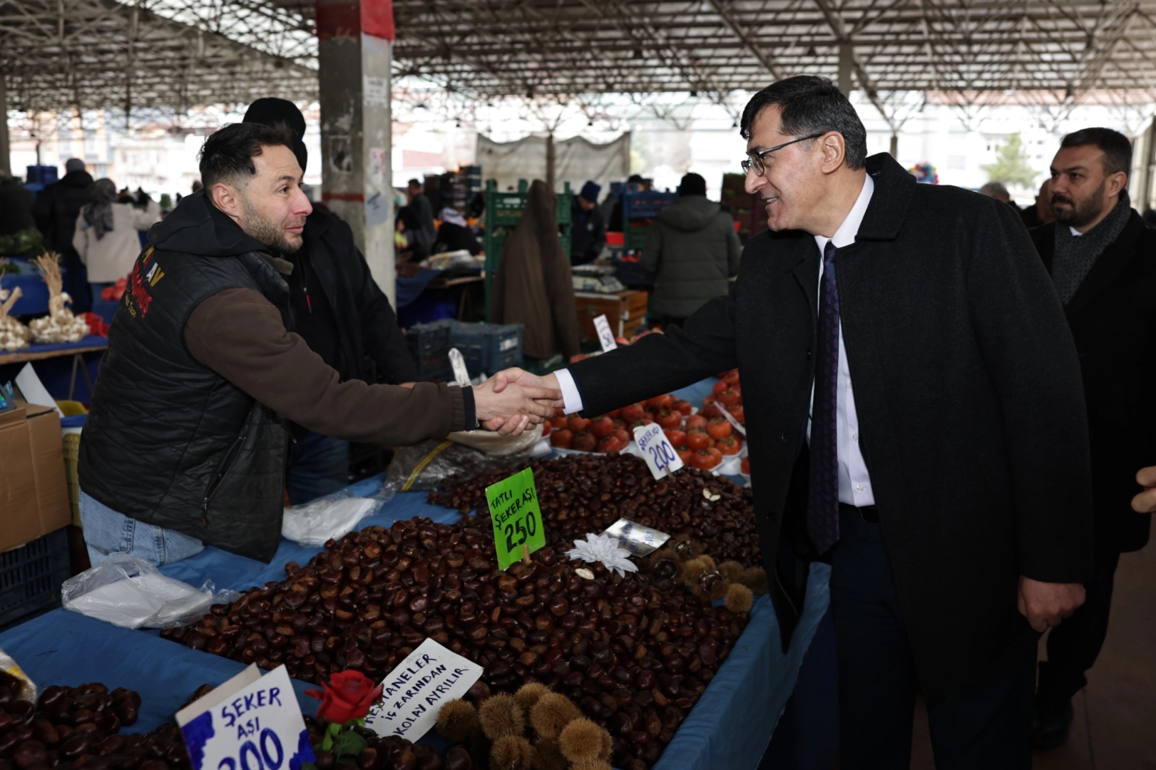 Kütahya’da Başkan Kahveci pazara kulak verdi