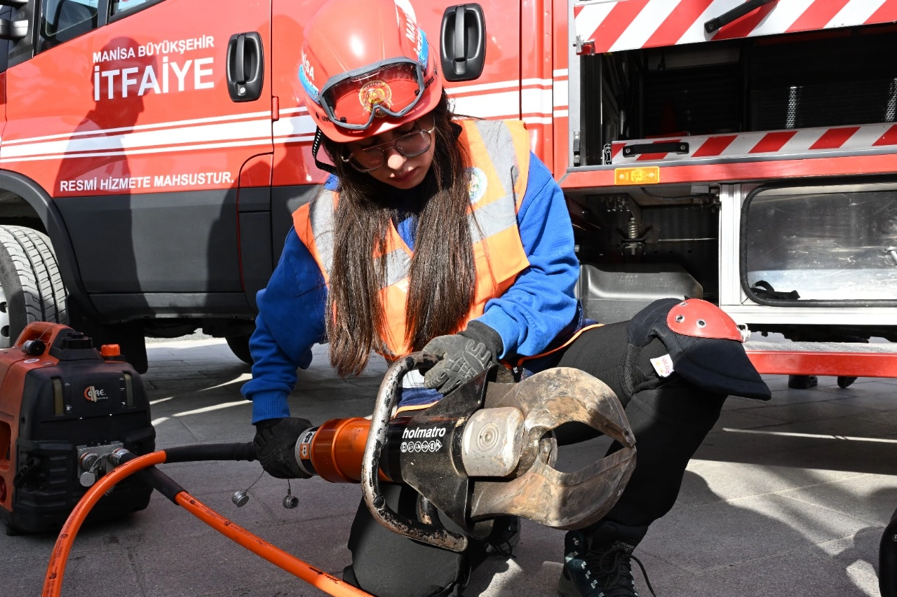 Manisa’da ‘Mahalle Afet Gönülleri Projesi’ başlatıldı