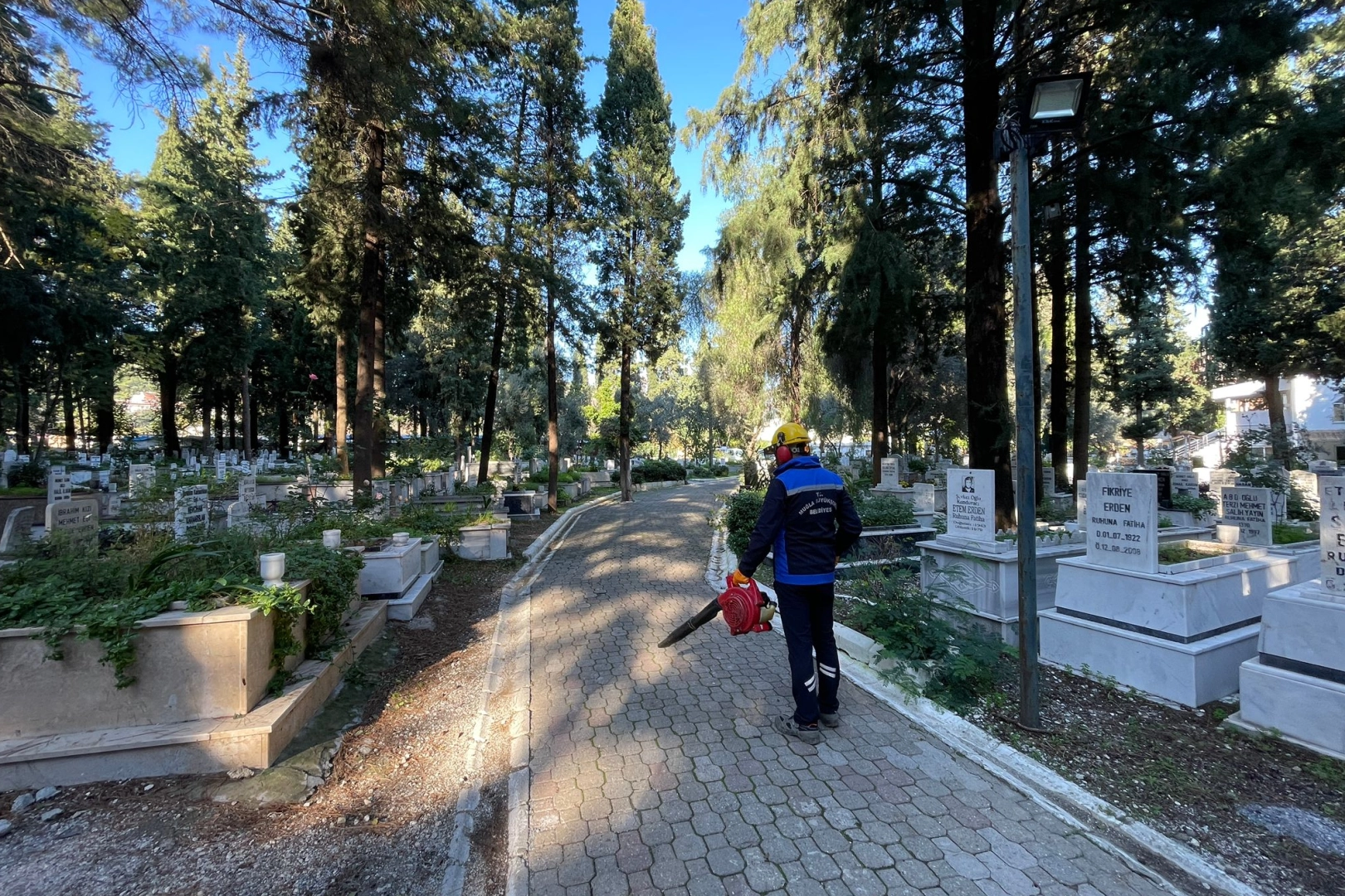 Muğla Büyükşehir’den mezarlıklarda kapsamlı bakım