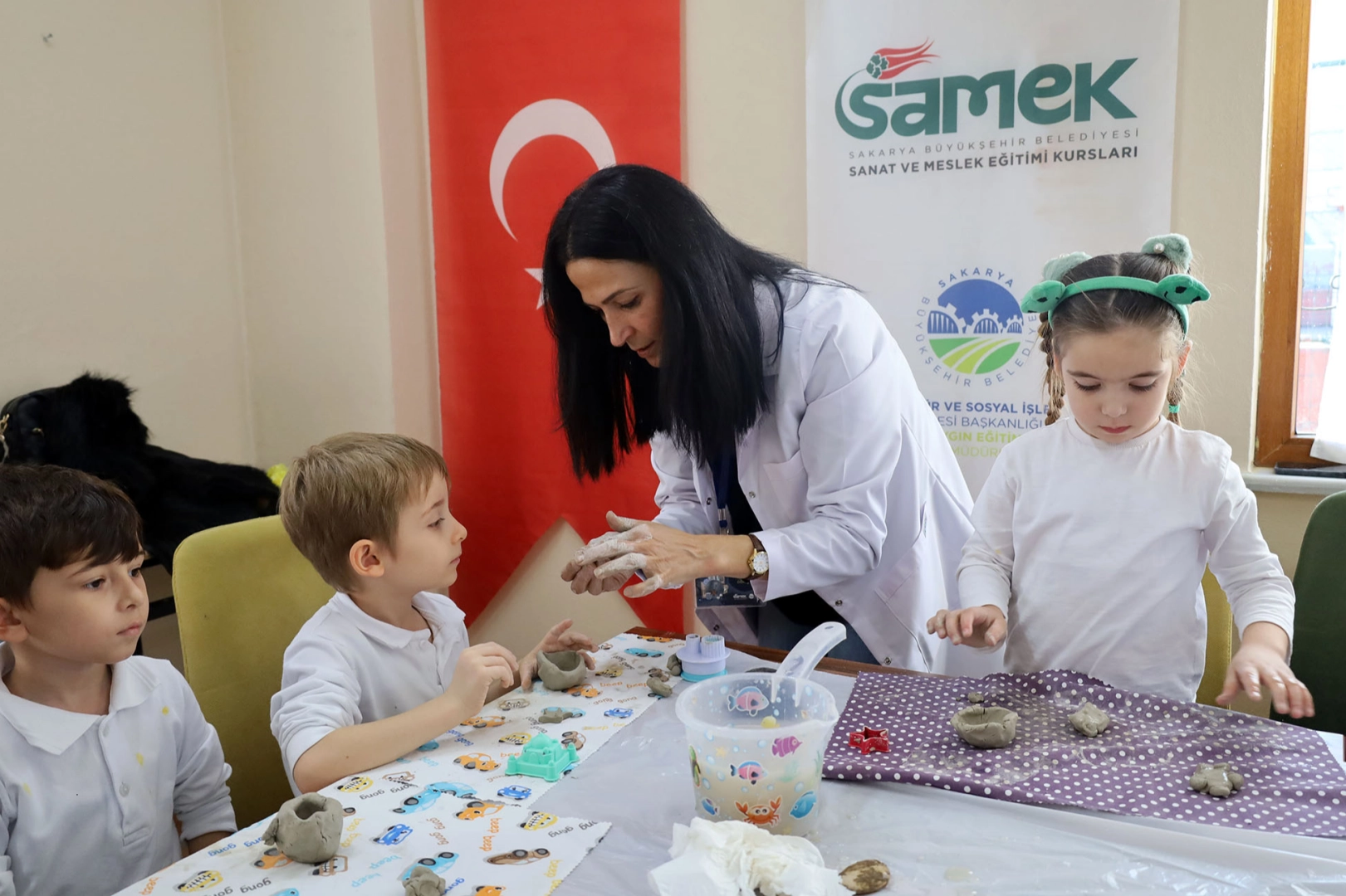 Sakarya’da minikler seramikle, gençler tezhiple tanıştı