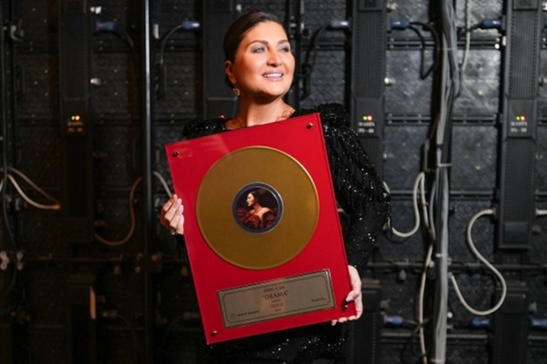 Sibel Can’a ‘altın plak’ ödülü