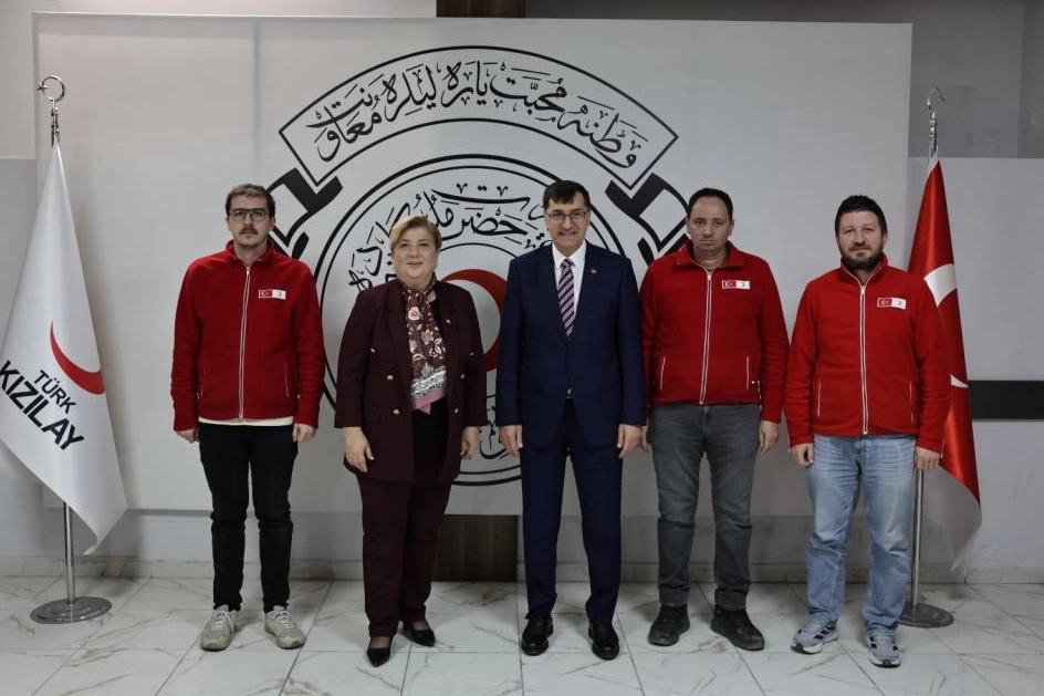 Başkan Kahveci’den Türk Kızılay Kütahya Şubesi’ne ziyaret