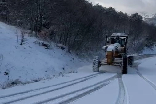 Bursa’da karla kaplı yollar Büyükşehir’le açılıyor