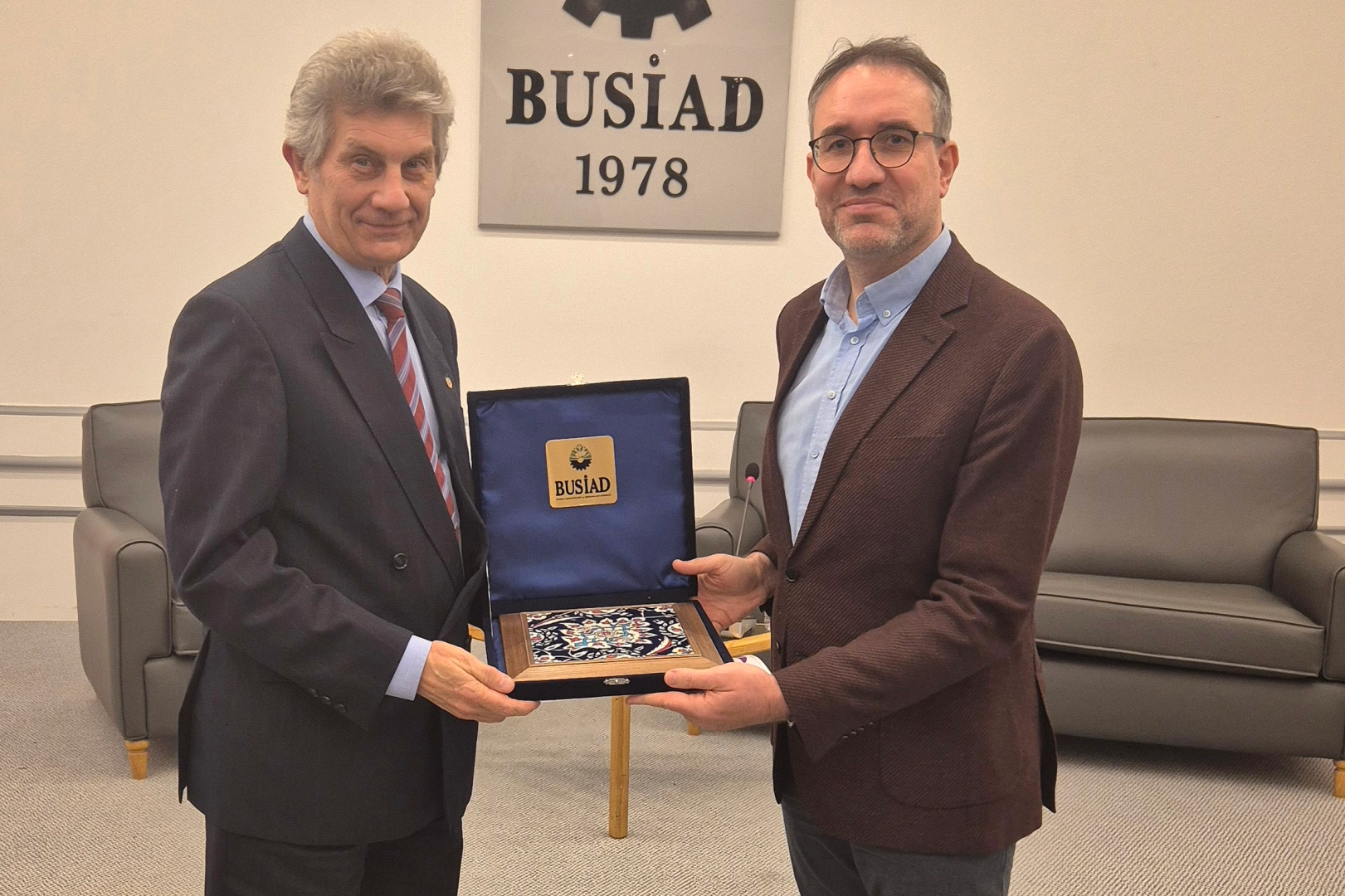 BUSİAD’da ‘Felsefe Söyleşileri’ sürüyor… Yapay zeka üretken değil türetkendir