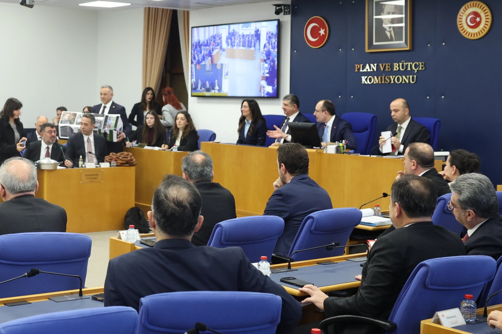 En düşük emekli maaşı 20 bin TL’ye yükseliyor… Teklif komisyonda görüşülüyor