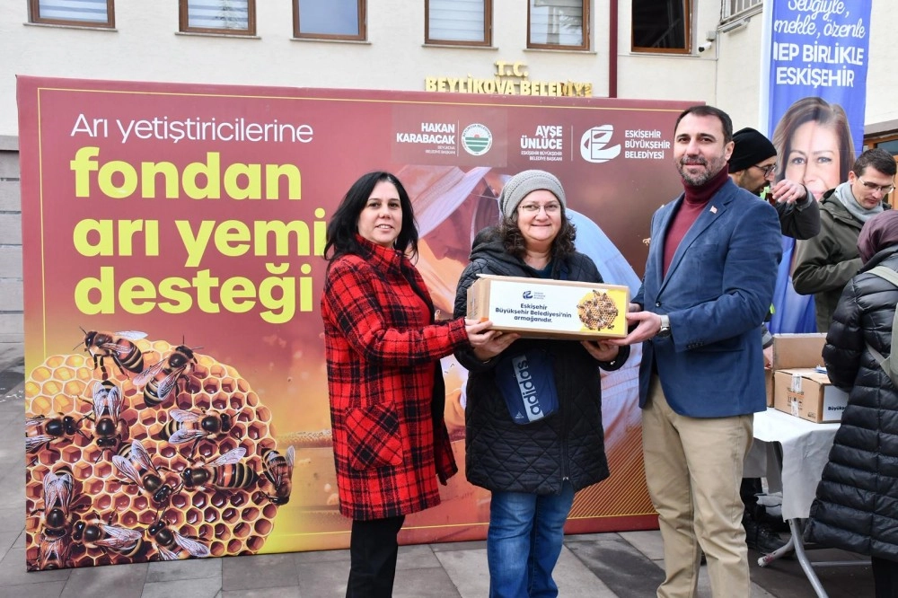 Eskişehir’de üreticilere arı yemi desteği