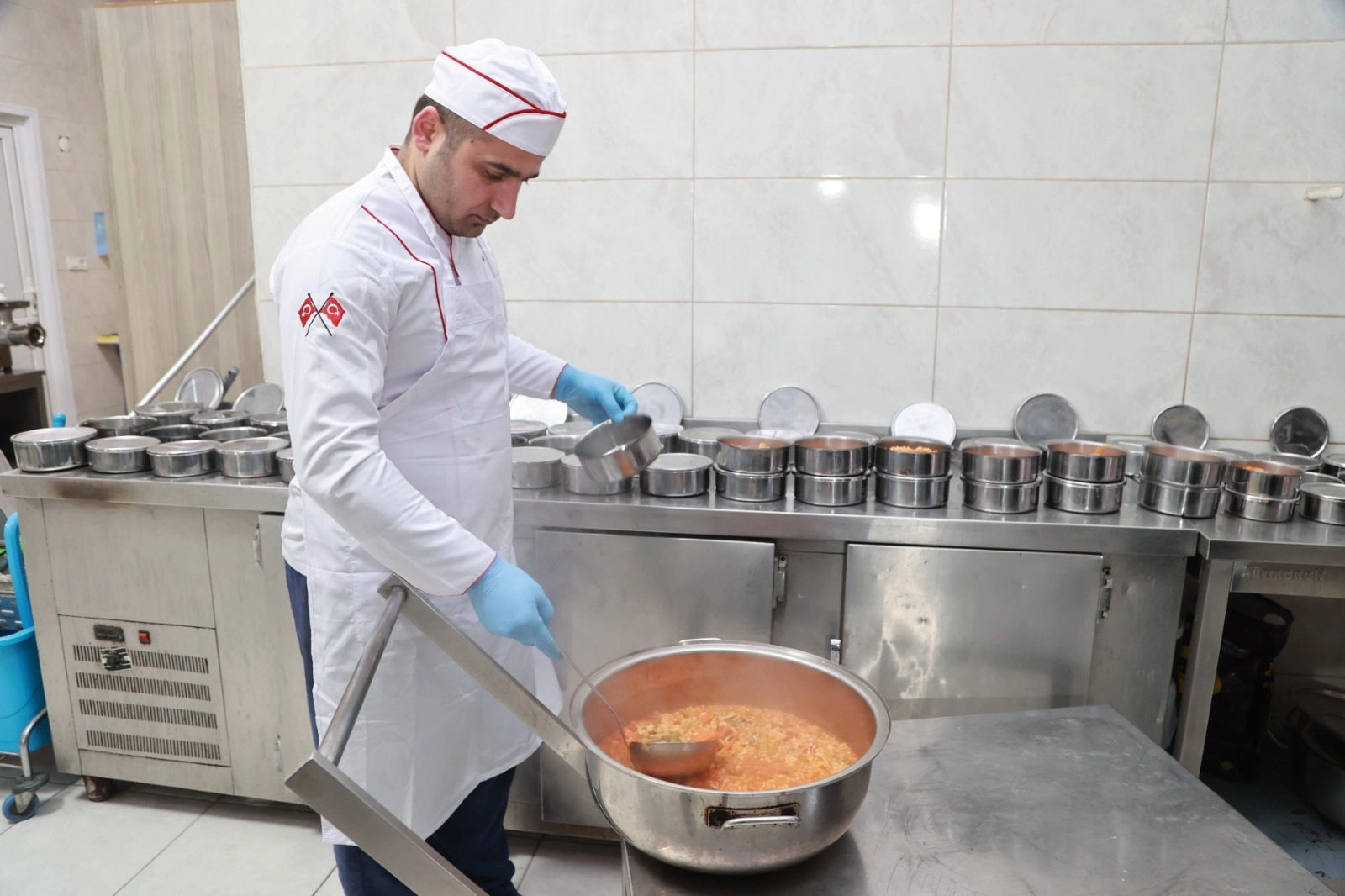 Gebze’de aylık 8 bin öğün sıcak aş oldu