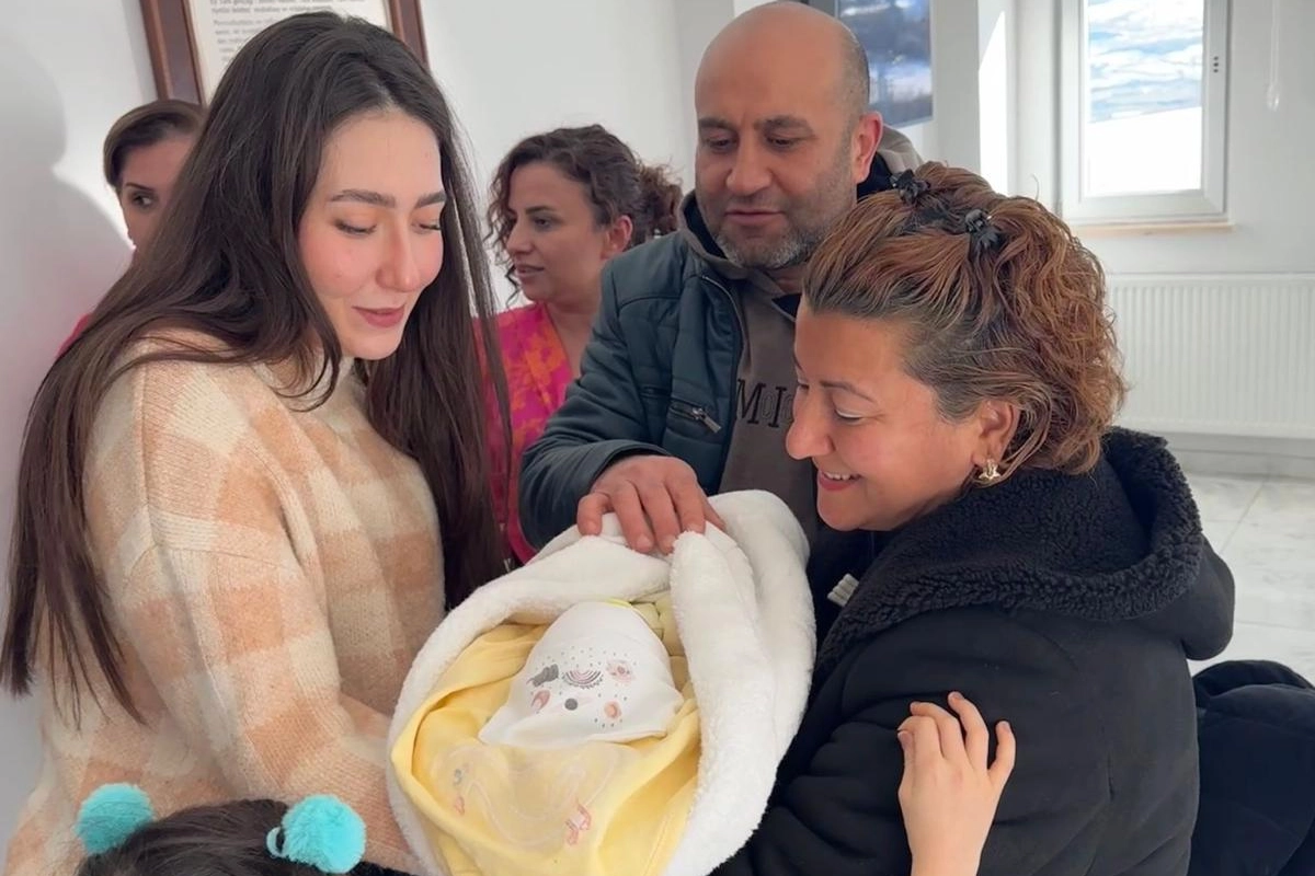 “Geçici Koruyucu Aile” 100’üncü bebeği Ege Berk, Samsun’da koruyucu ailesiyle buluştu