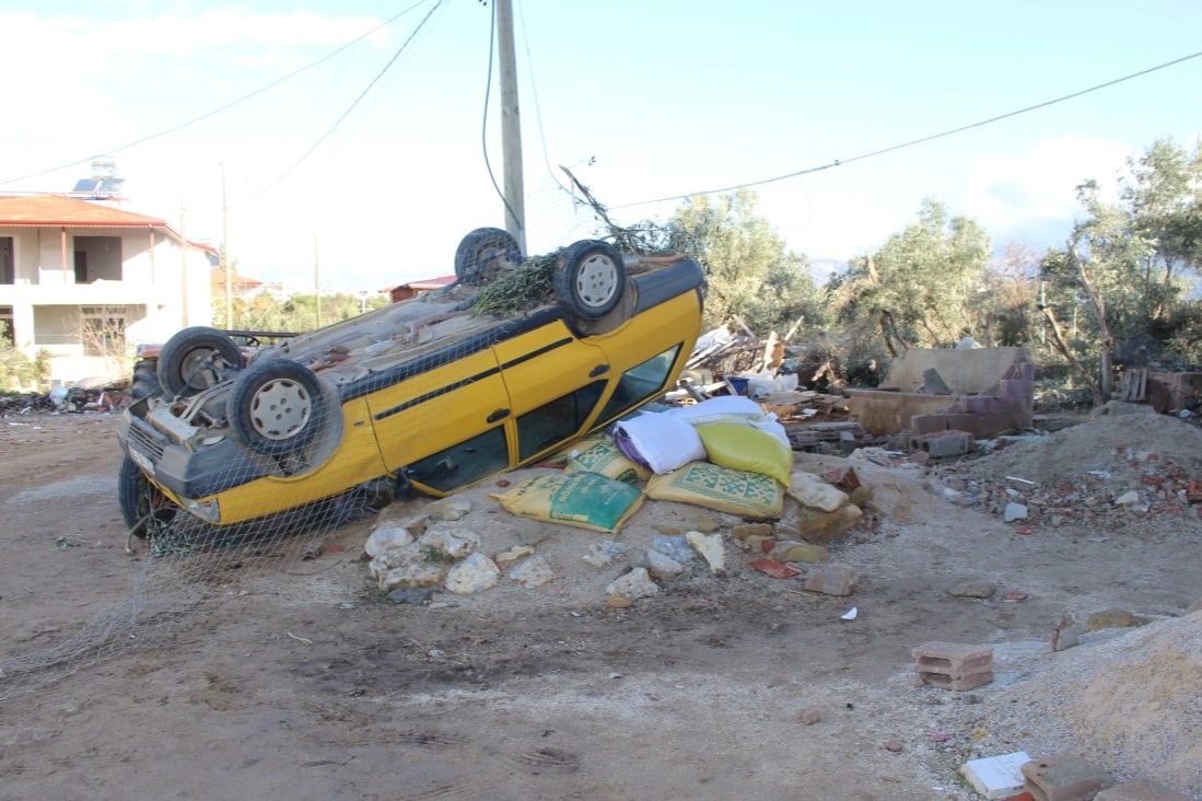 Hortum Antalya’yı fena vurdu