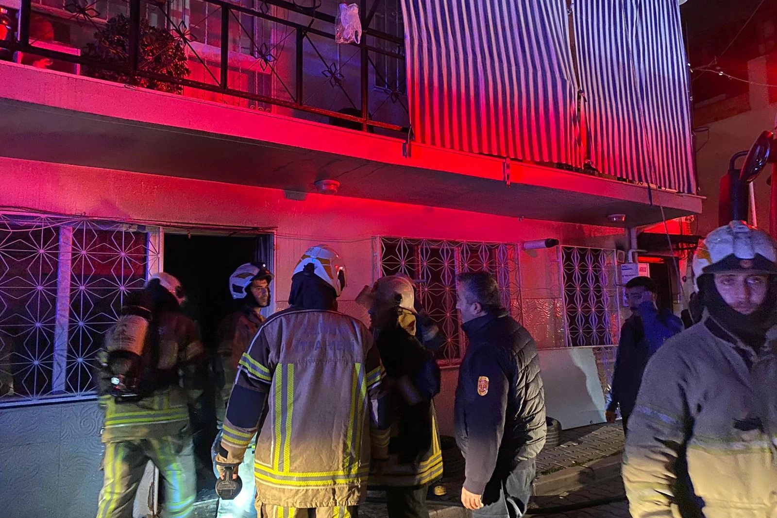 İzmir Buca’da ev yangını: 1 ölü!