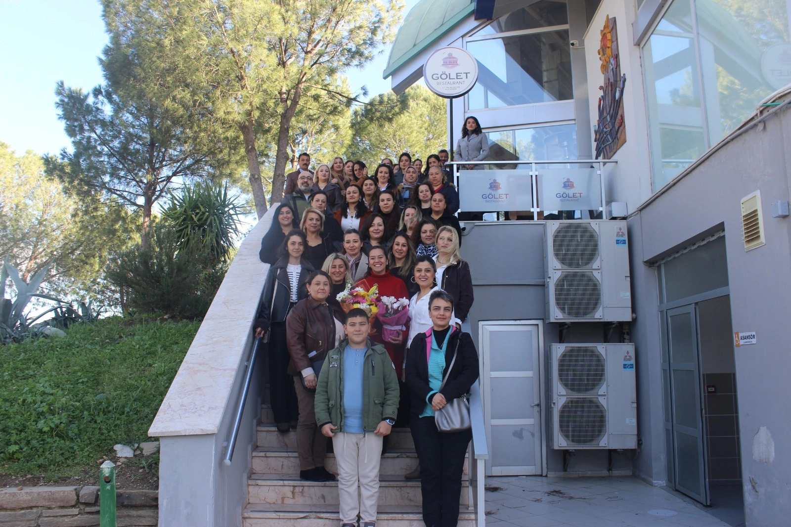 İzmir’de okul aile birliklerine Büyükşehir’den güçlü destek