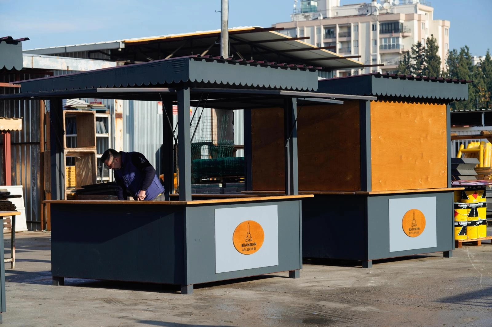 İzmir Karşıyaka’da mısır ve kestane tezgâhları yenilendi