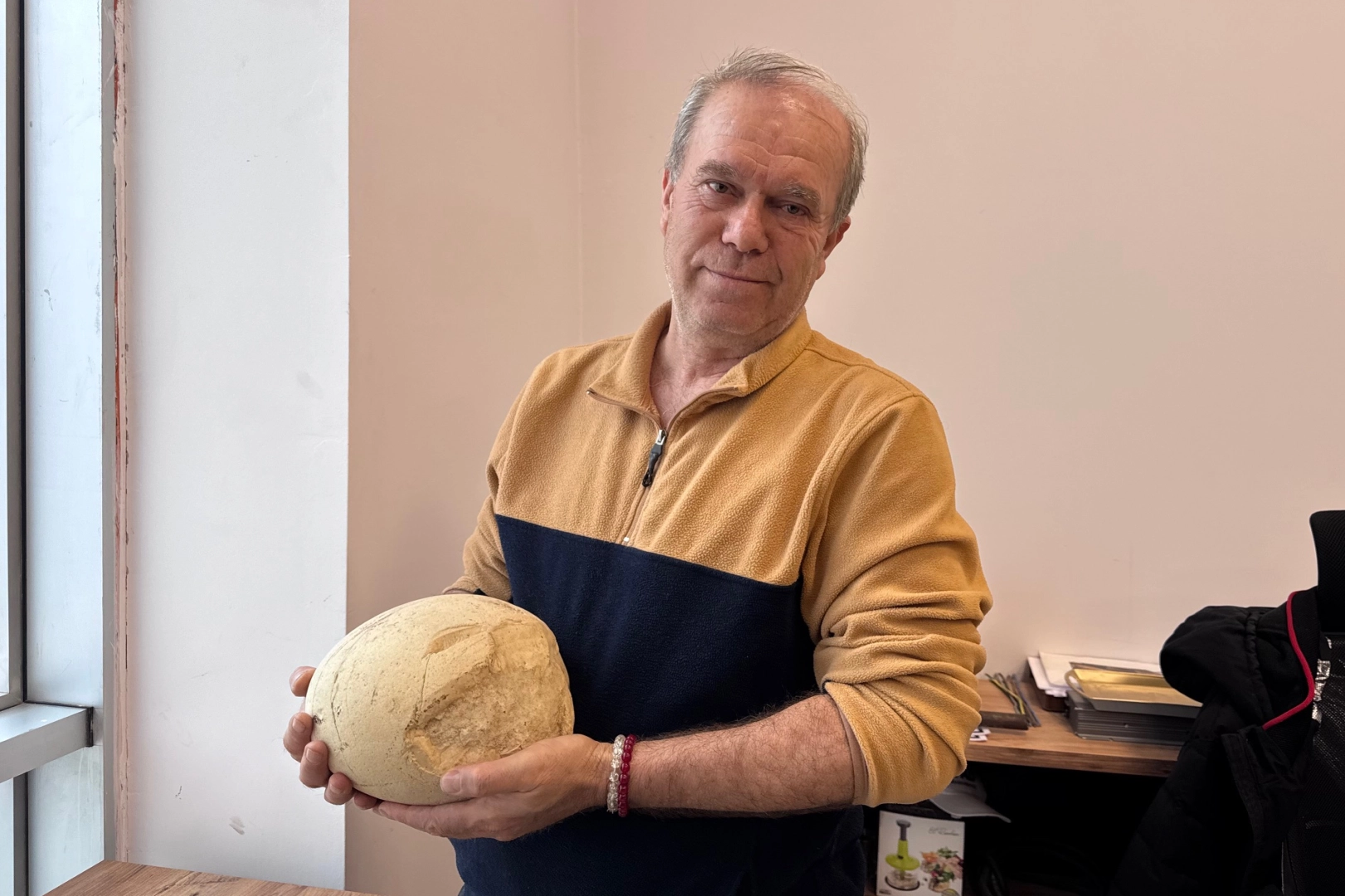 Jeomorfolog Ahmet Bolat Kahramanmaraş’ta dinozor yumurtası buldu