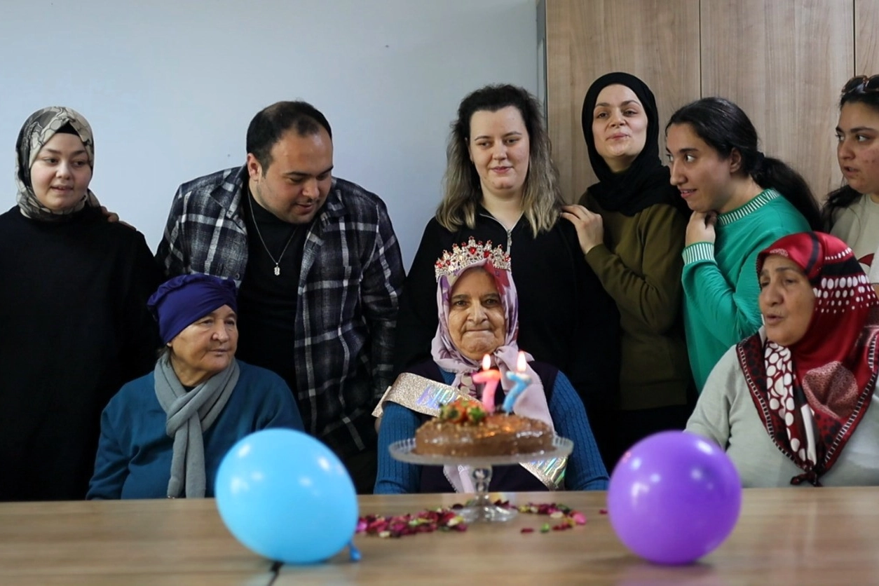 Kocaeli’de 77 yaşındaki teyzeye büyük mutluluk
