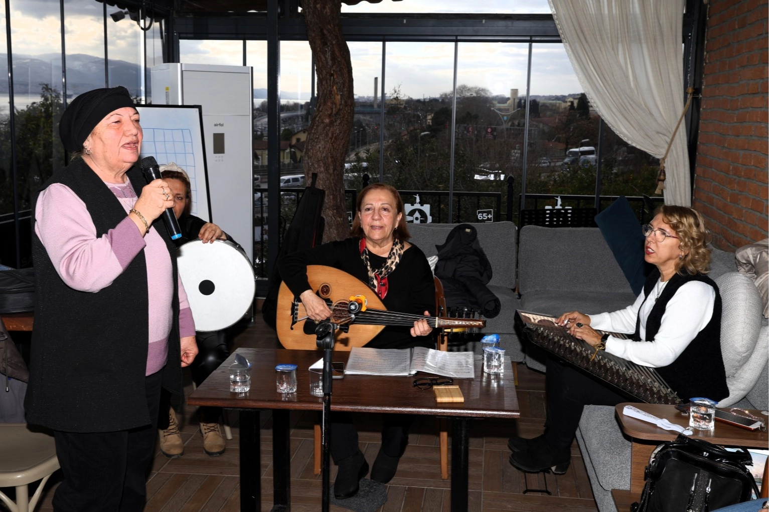 Kocaeli’de notalardan gönüllere uzanan ‘Saygınlar’ korosu