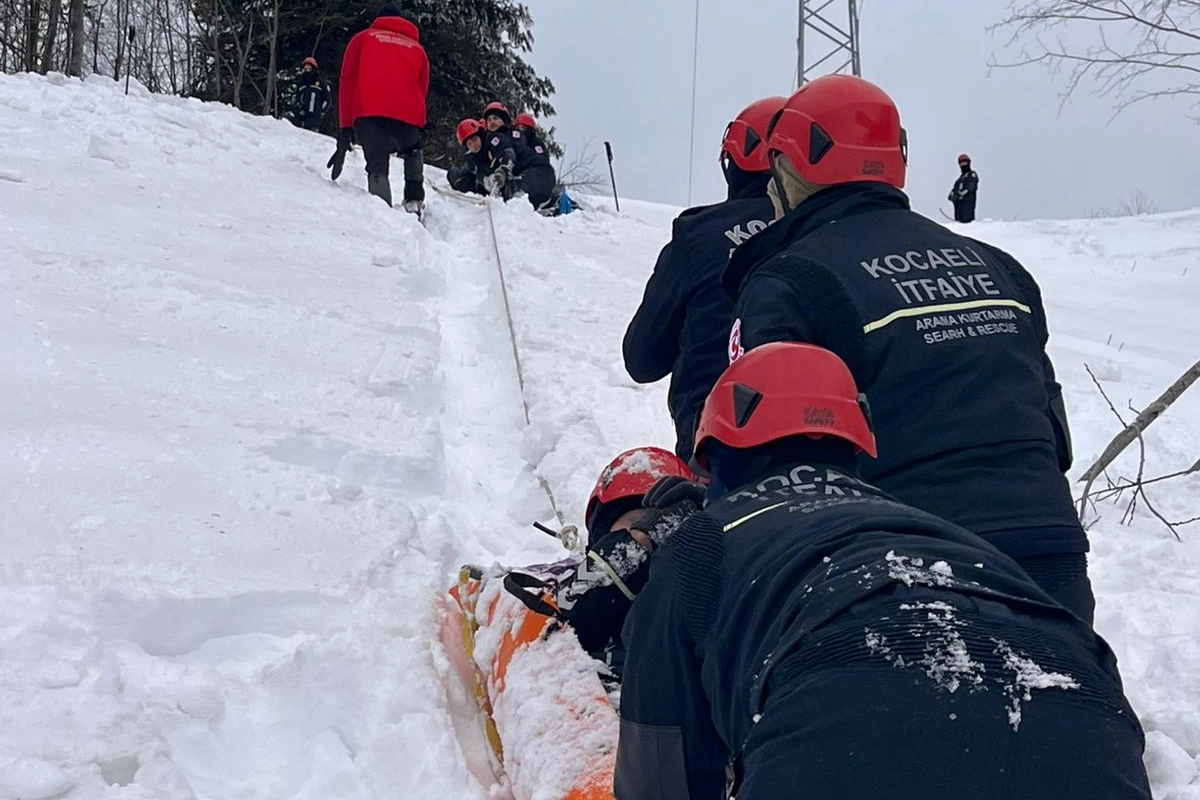 Kocaeli’de zorlu kış şartlarında saniyelerle yarışıldı