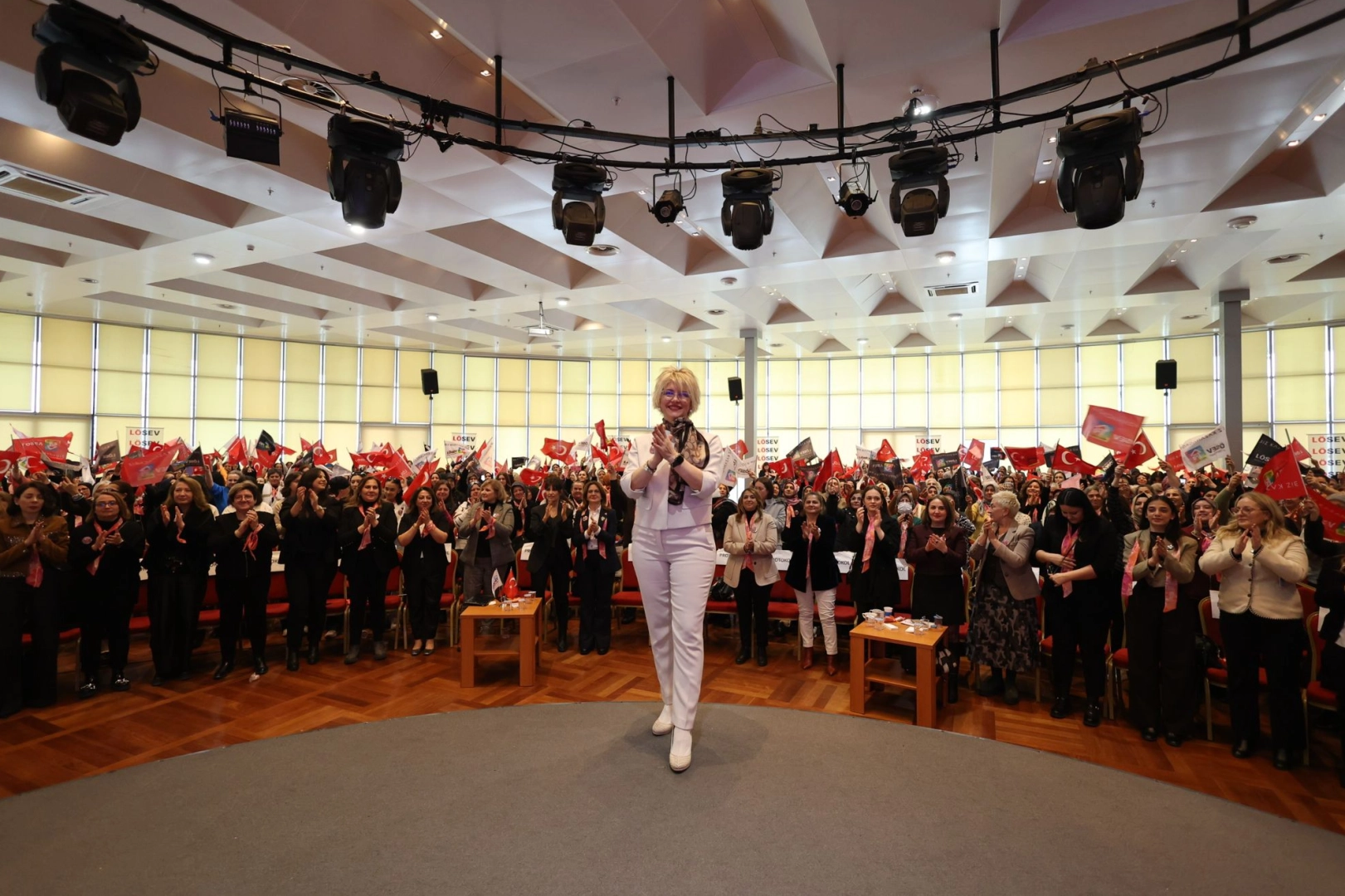 LÖSEV’den anlamlı çağrı: Umudumuz kadın dayanışması