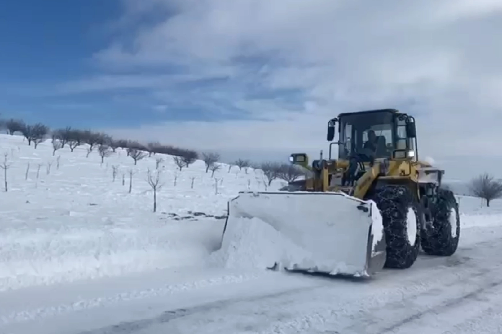 Malatya Büyükşehir ekipleri 66 mahallede 1527 kilometre yolu açtı