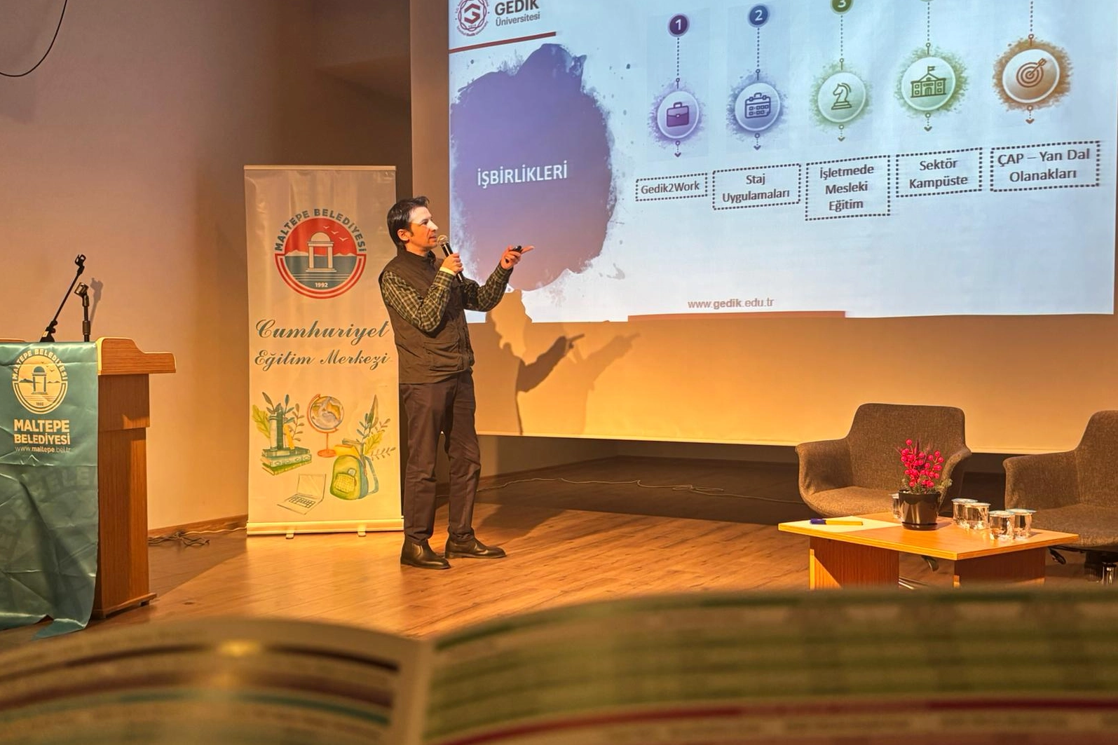 Maltepe’de öğrencilerin eğitim ve kariyer yolculuklarında destek