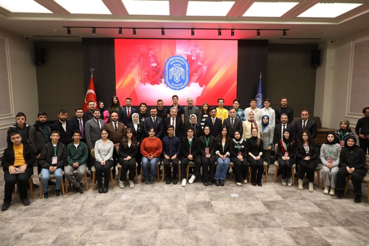 Mektep Melikgazi geleceğe ışık saçıyor