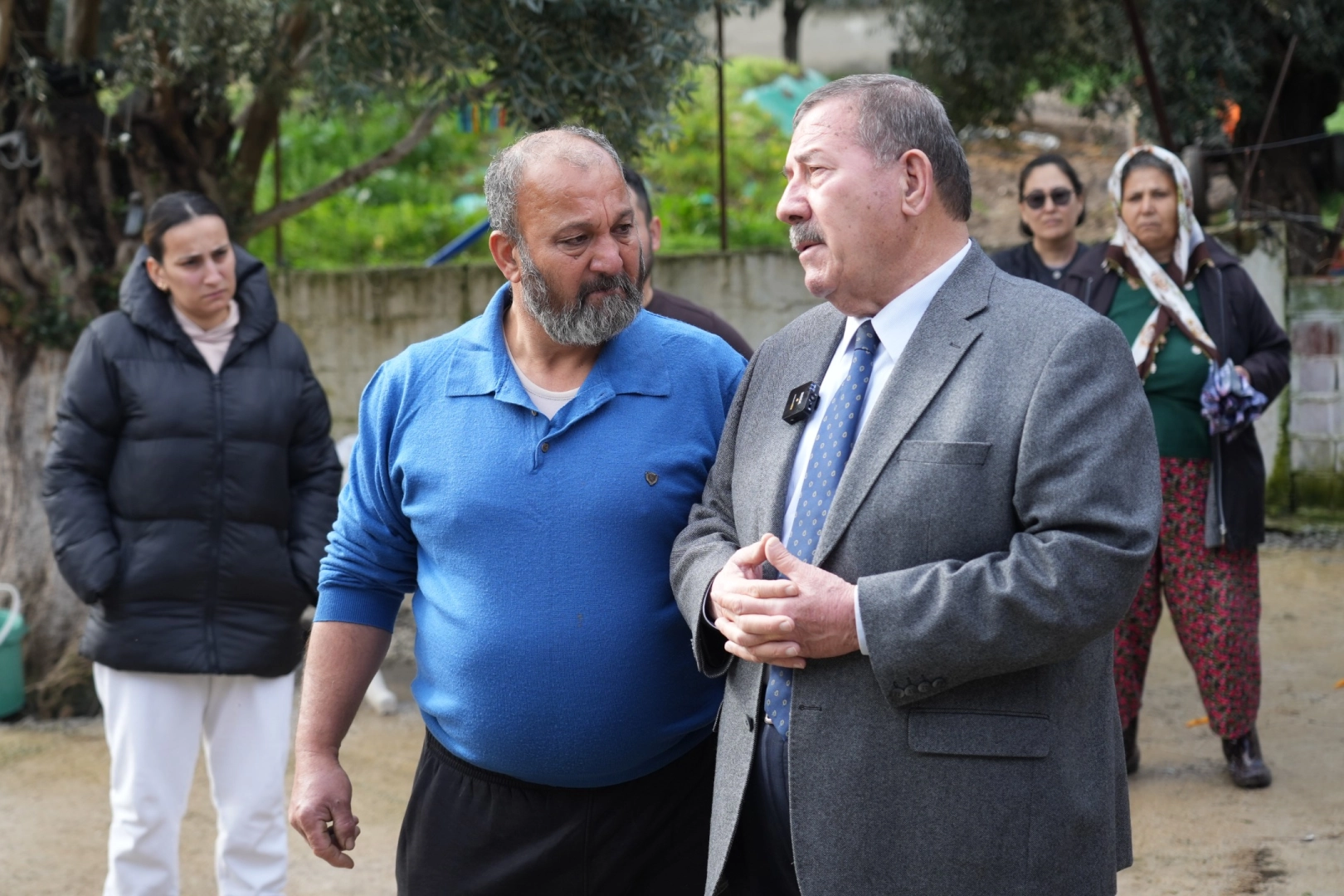 Muğla Milas’ta evi yanan aileye Başkan Topuz’dan konteyner ve ev tadilatı sözü