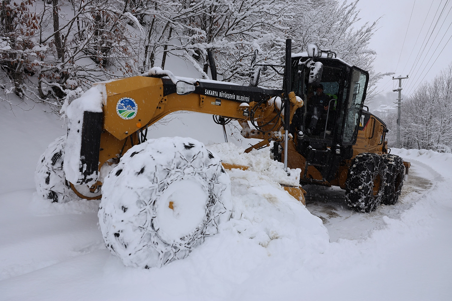 Sakarya’da karla mücadele mesaisi! 6 grup yolu ulaşıma açıldı