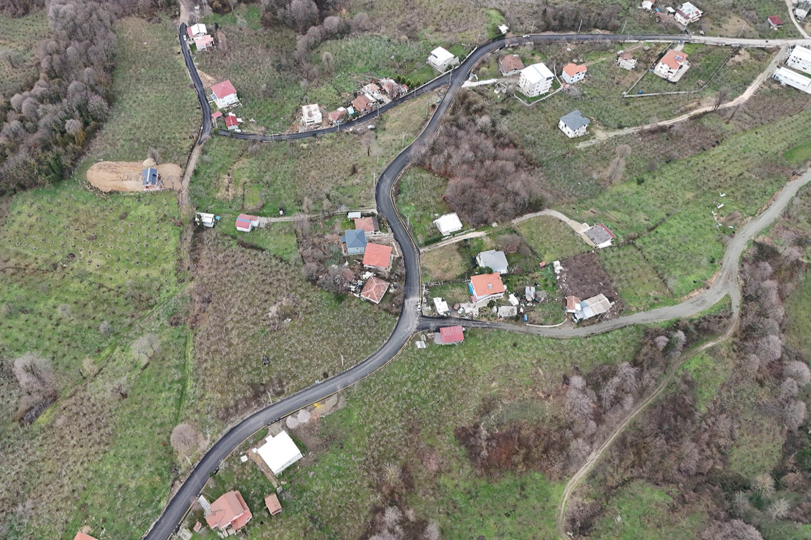 Sakarya’da mahallesi sakinlerinden asfalt teşekkürü