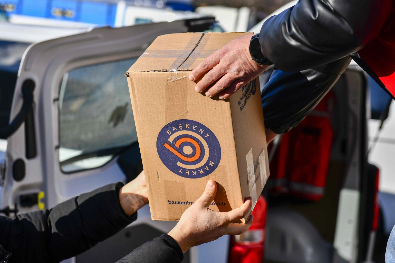 Ankara’da “Koli Ver” kampanyası devam ediyor 