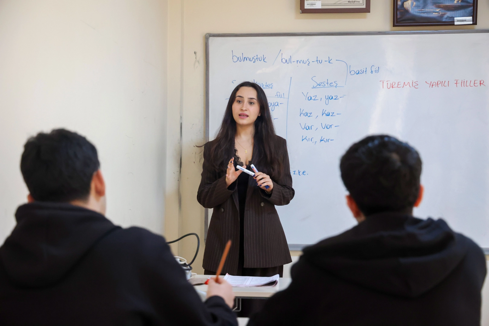 Antalya’da  gençlere eğitim desteği sürüyor