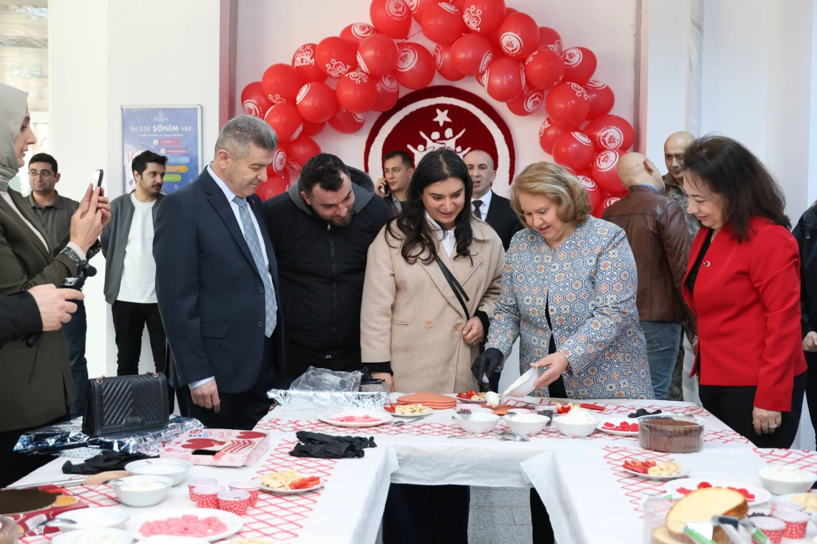 Artvin’de yeni evlenen ve evlilik aşamasındaki çiftlere ‘aile’ anlatıldı