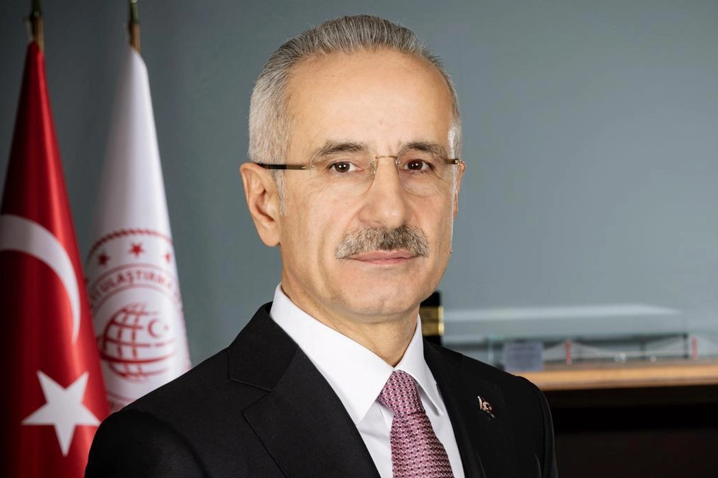 Bakan Uraloğlu açıkladı… PTT’den emeklilere 14 bin TL’ye varan nakit destek