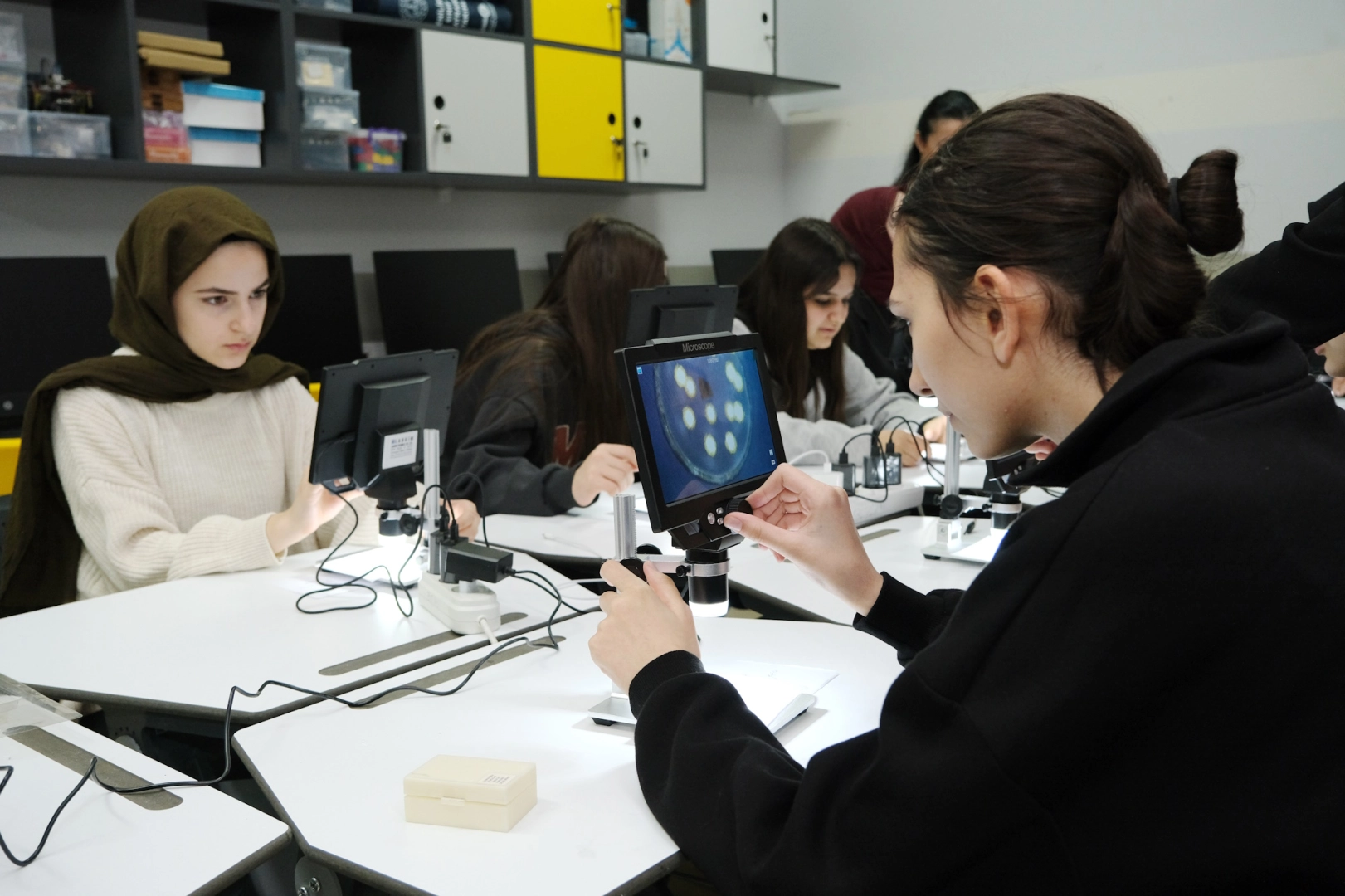 Bursa’da kızlarla bilimsel ve teknolojik buluşma