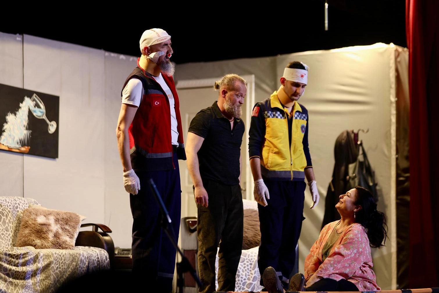 Bursa Gemlik’te ‘9 Canlı’ ayakta alkışlandı