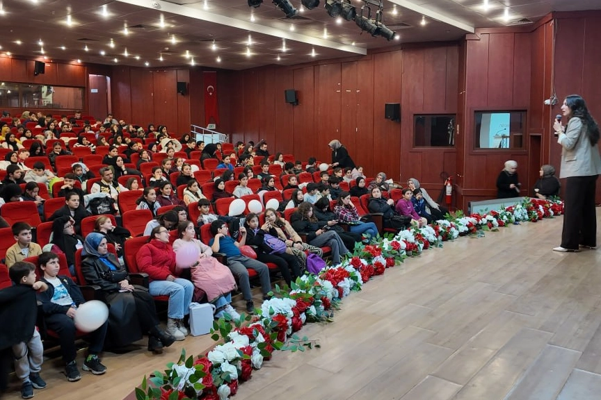 Çayırova’da öğrenci ve velilere akran zorbalığı bilinçlenmesi