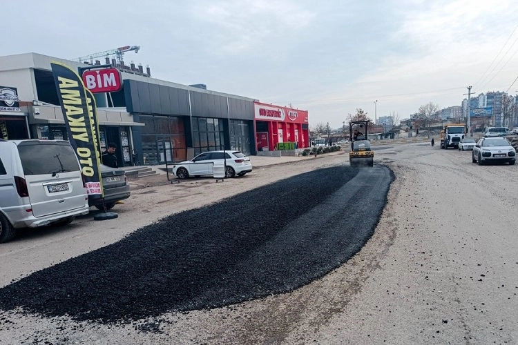 Diyarbakır Büyükşehir’den bozulan yollara geçici müdahale