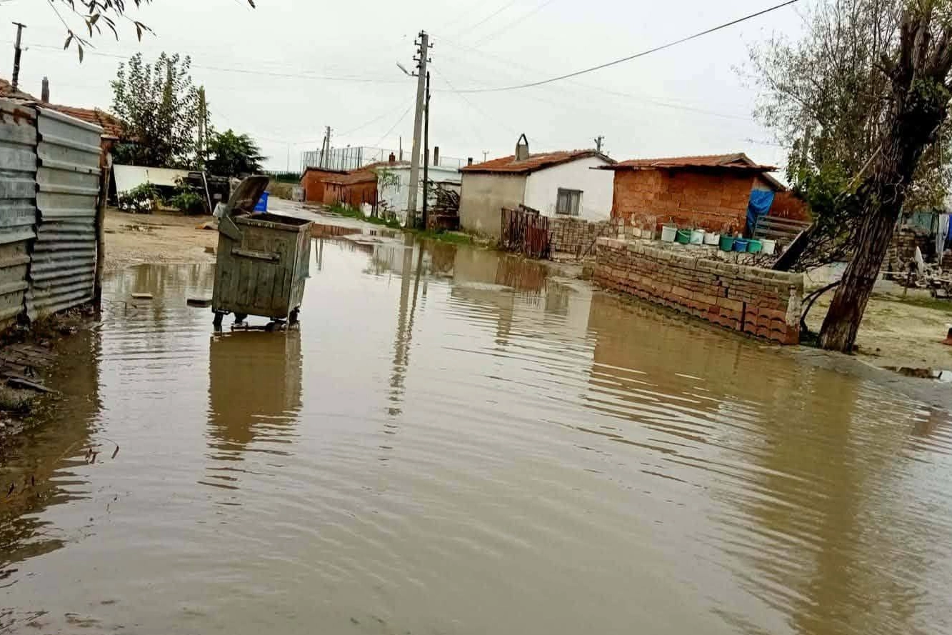İpsala Köprü Mahallesi sular altında… 30 yıllık soruna kalıcı çözüm çağrısı