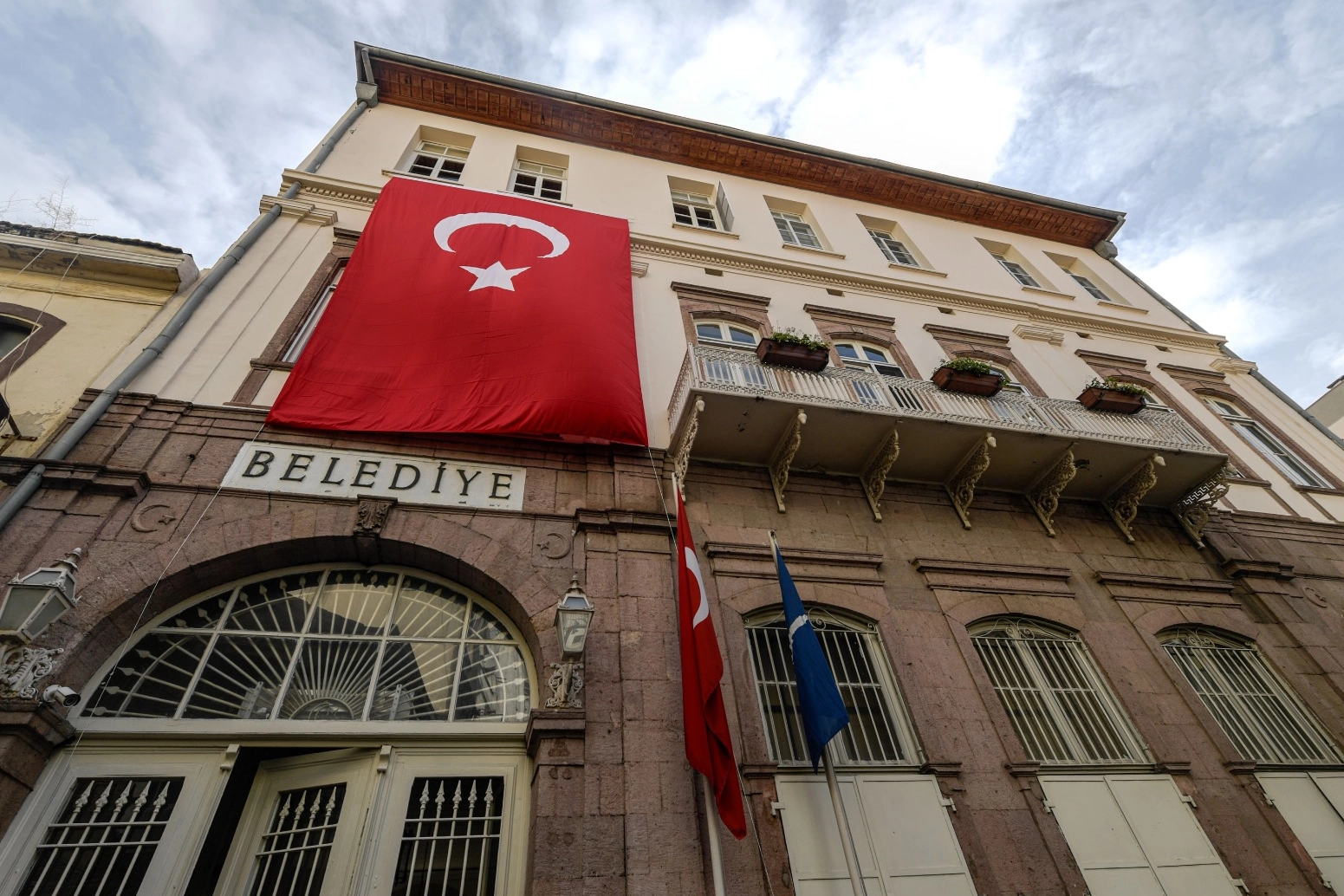 İzmir Büyükşehir’den ‘el koyma’ tepkisi!
