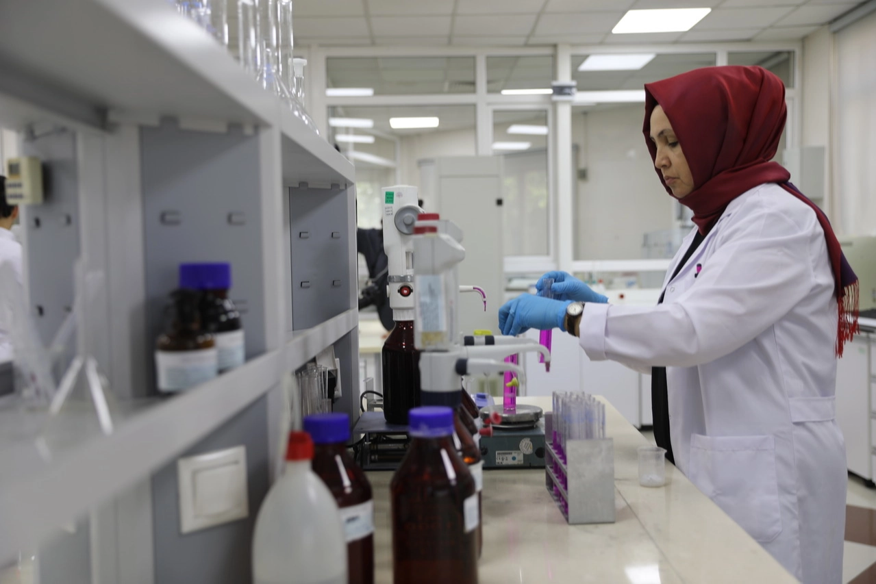 KASKİ Laboratuvarları’ndan su kalite testi