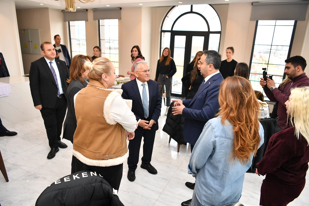 Kayseri Büyükşehir’den Paris’e köprü