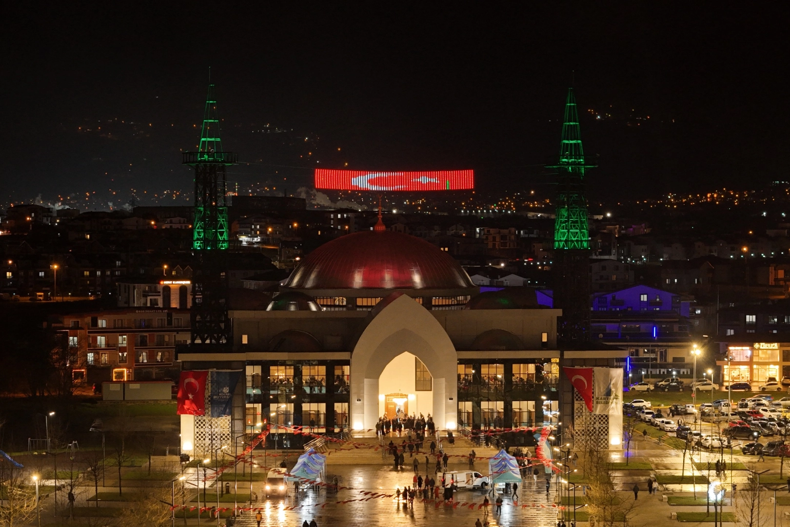 Kocaeli Büyükşehir’den Kartepe Meydanı’na yeni cami