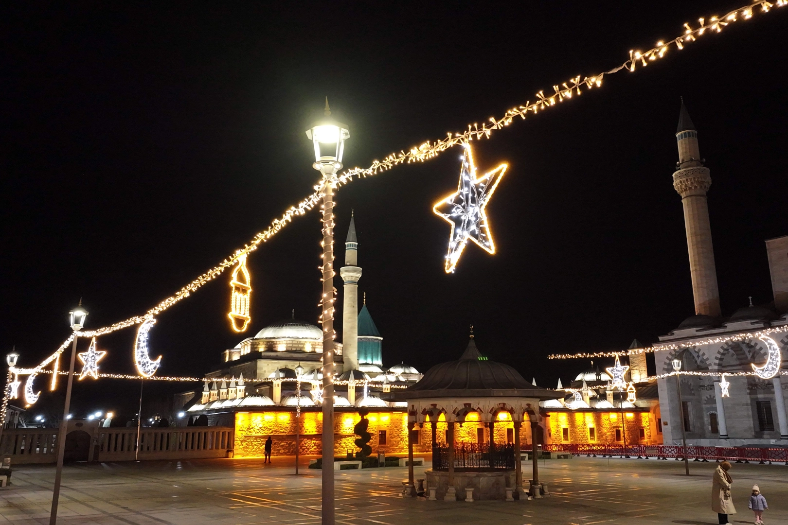 Konya 11 Ayın Sultanı’nı ışıl ışıl karşılıyor