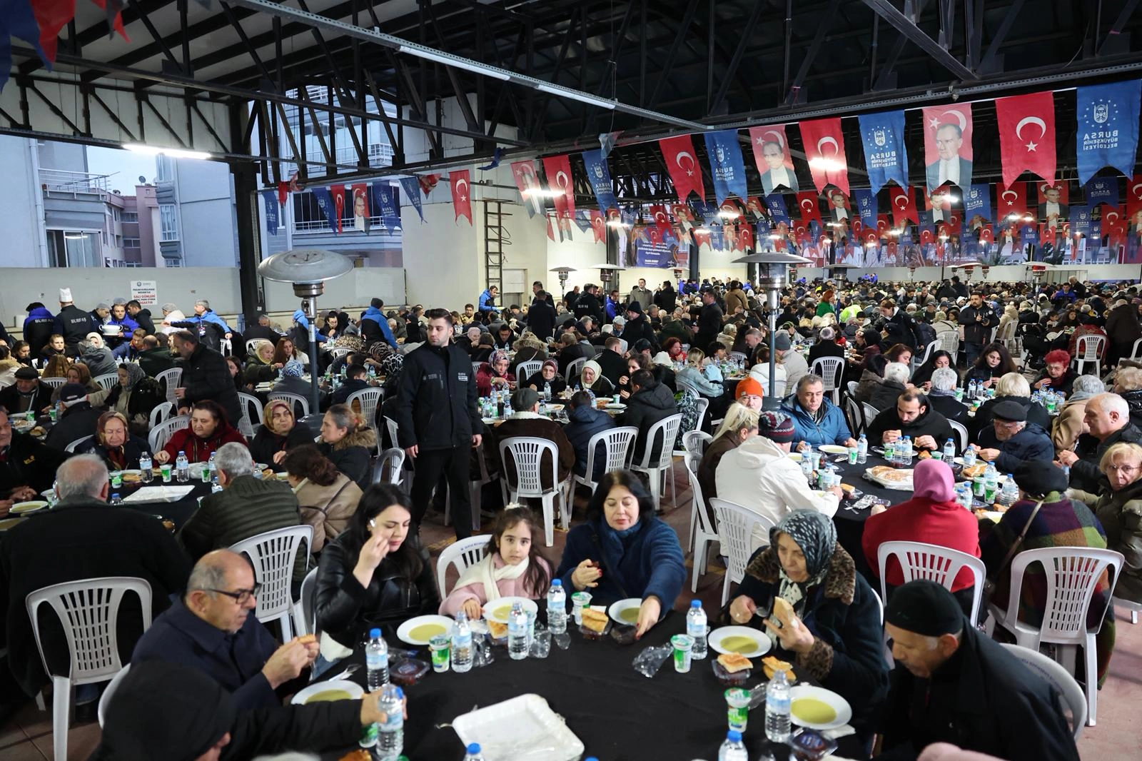 Mudanya’da bir olan gönüllerle sofralar bereketle doldu